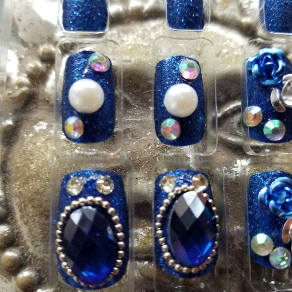 3/$25♥️ Press on Nails  Metallic Blue Rhinestone Design Nails New - Picture 4 of 6